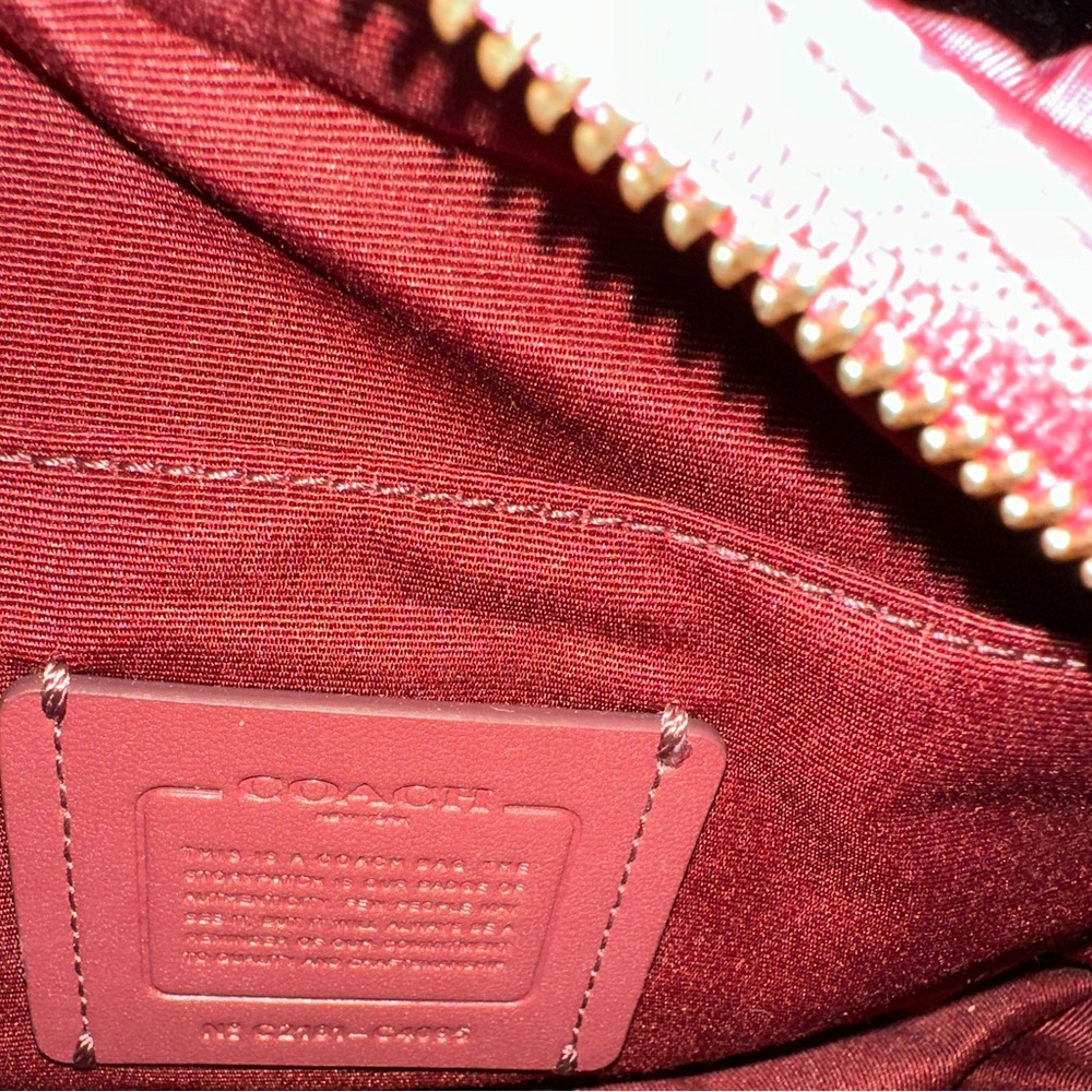 Coach Court Crossbody Leather Bag with ruching - Picture 6 of 6